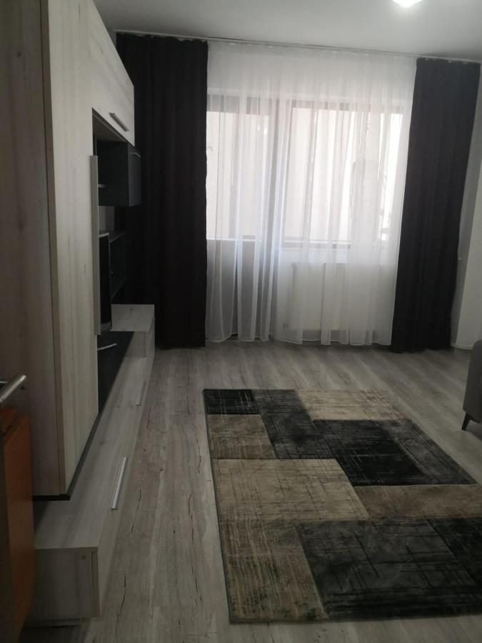 Apartament Cu Doua Camere Târgu Jiu Exterior photo